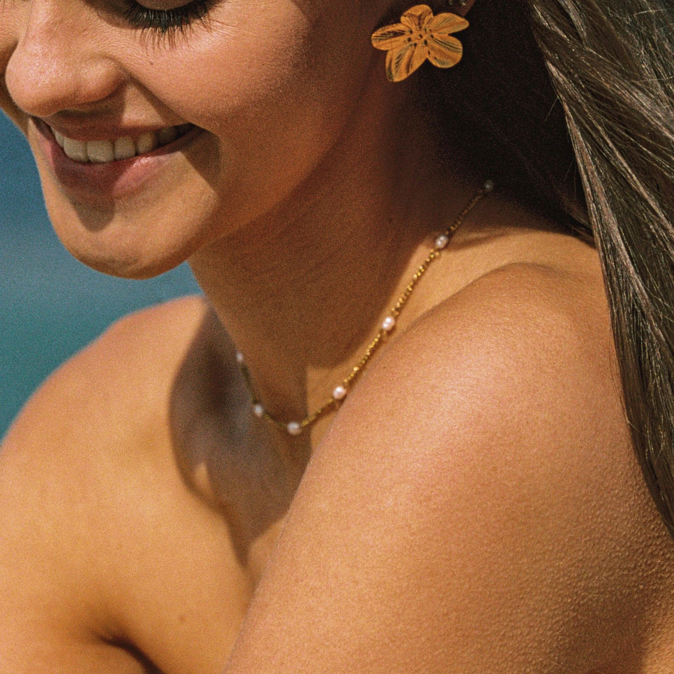 Dainty Gold Pearl Choker - Image 10