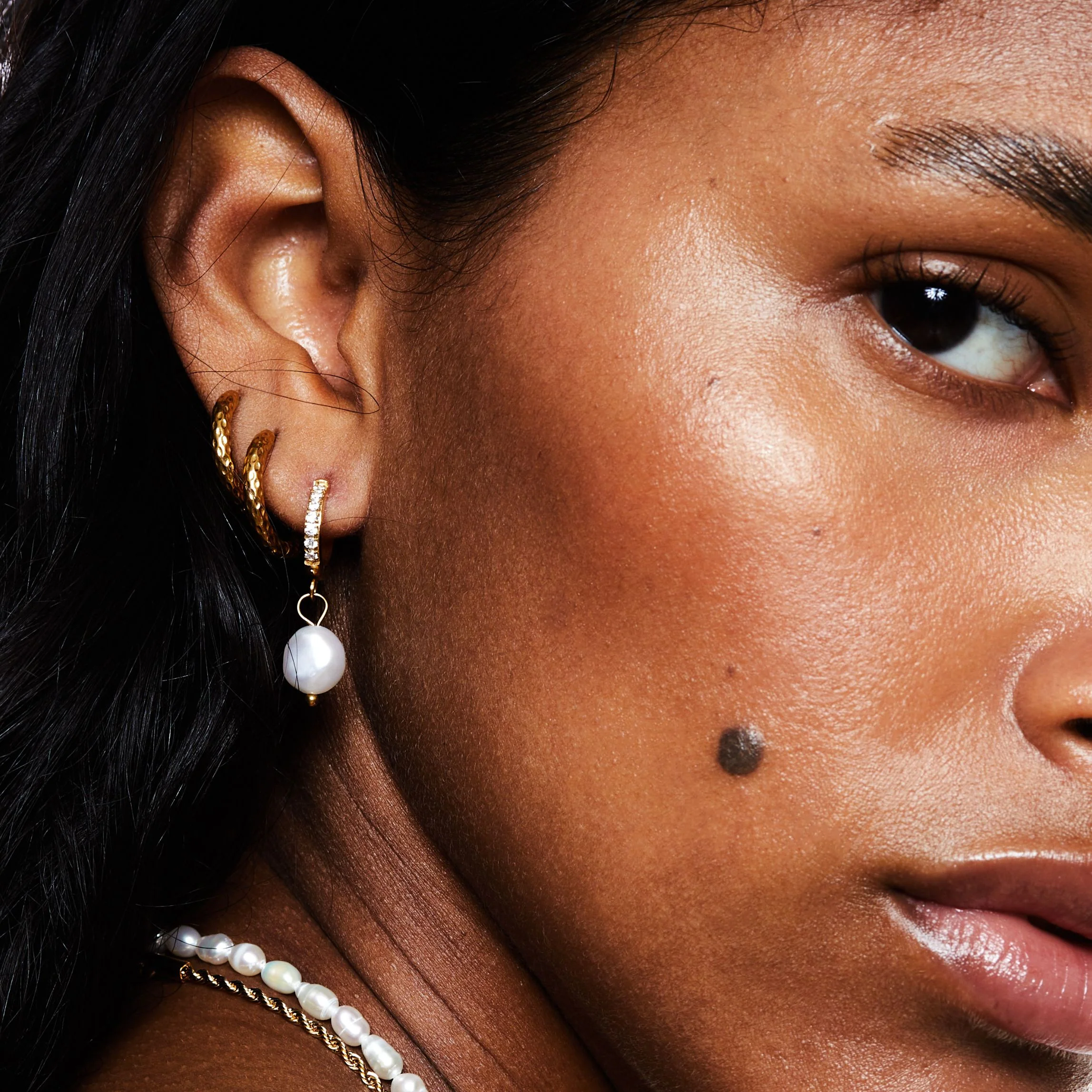 Freshwater Pearl Hoop Earrings - Image 8