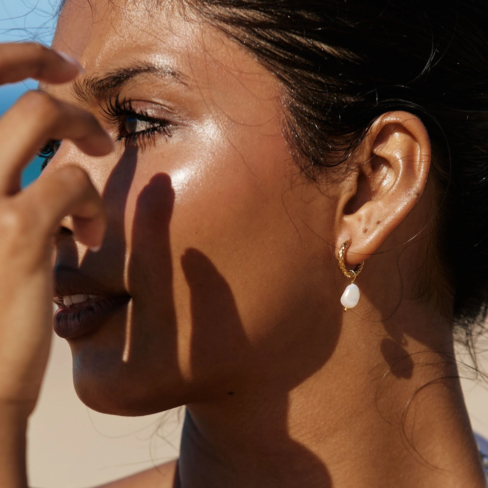 Hammered Pearl Hoop Earrings - Image 10