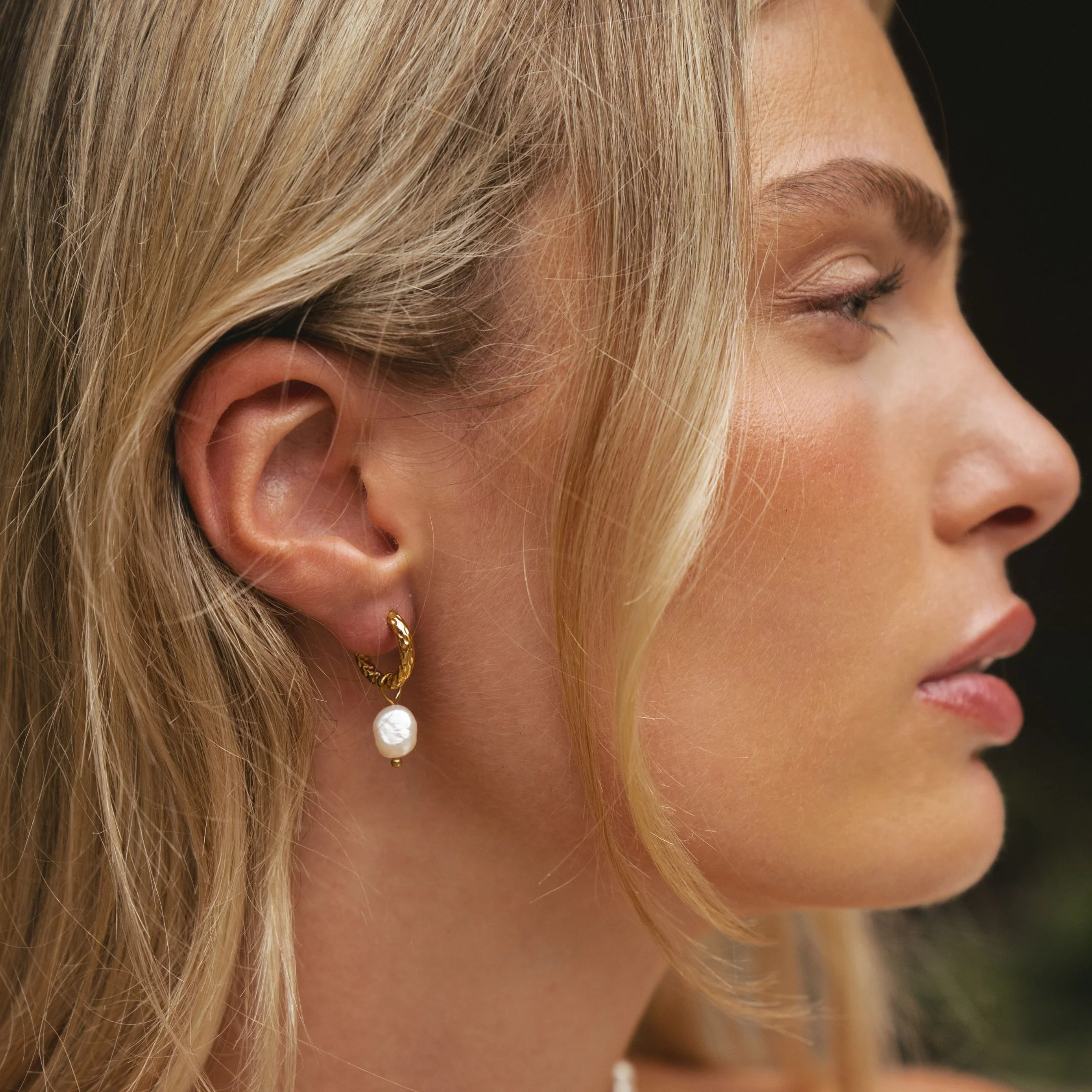 Hammered Pearl Hoop Earrings - Image 11