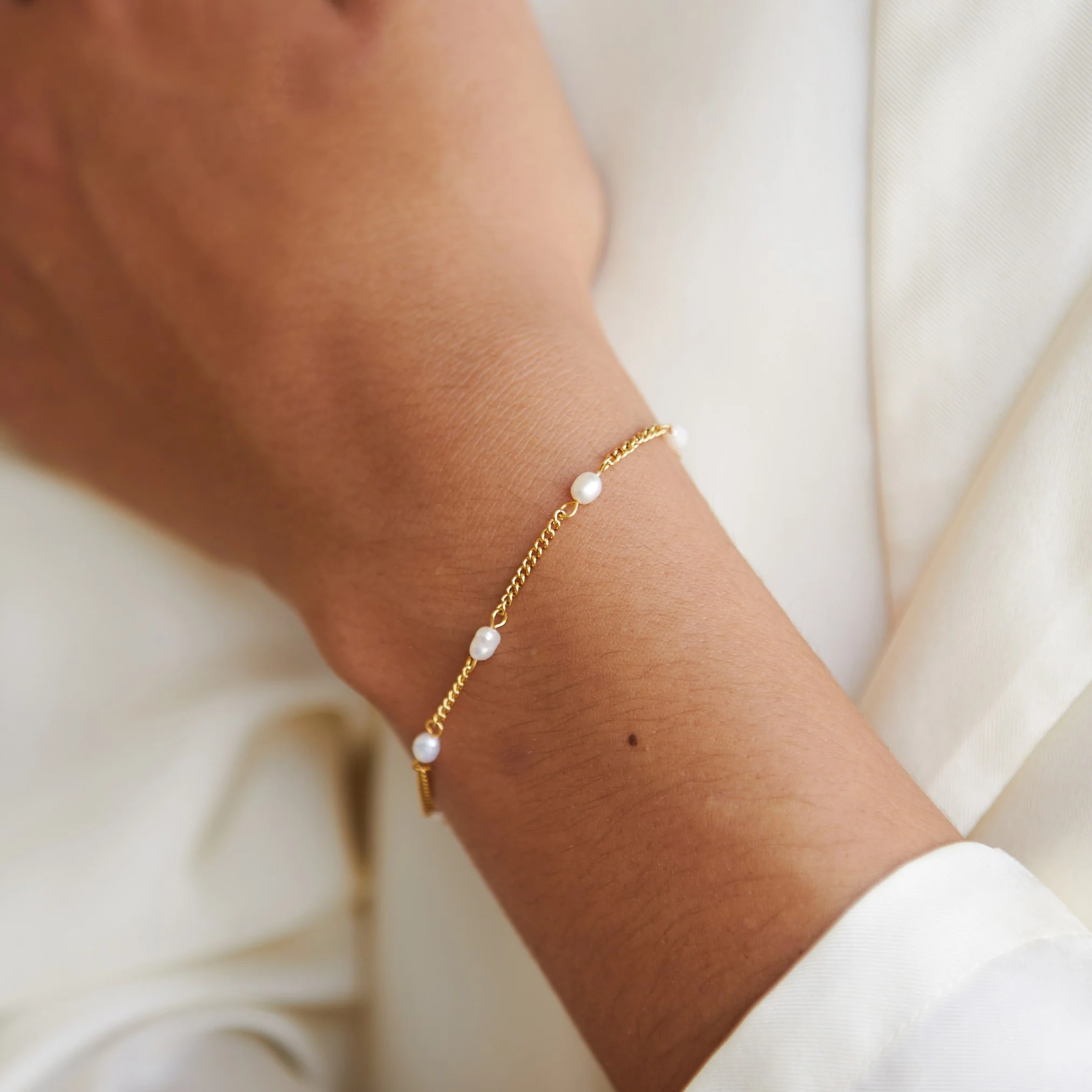 "Lovina" Freshwater Pearl Bracelet - Image 3