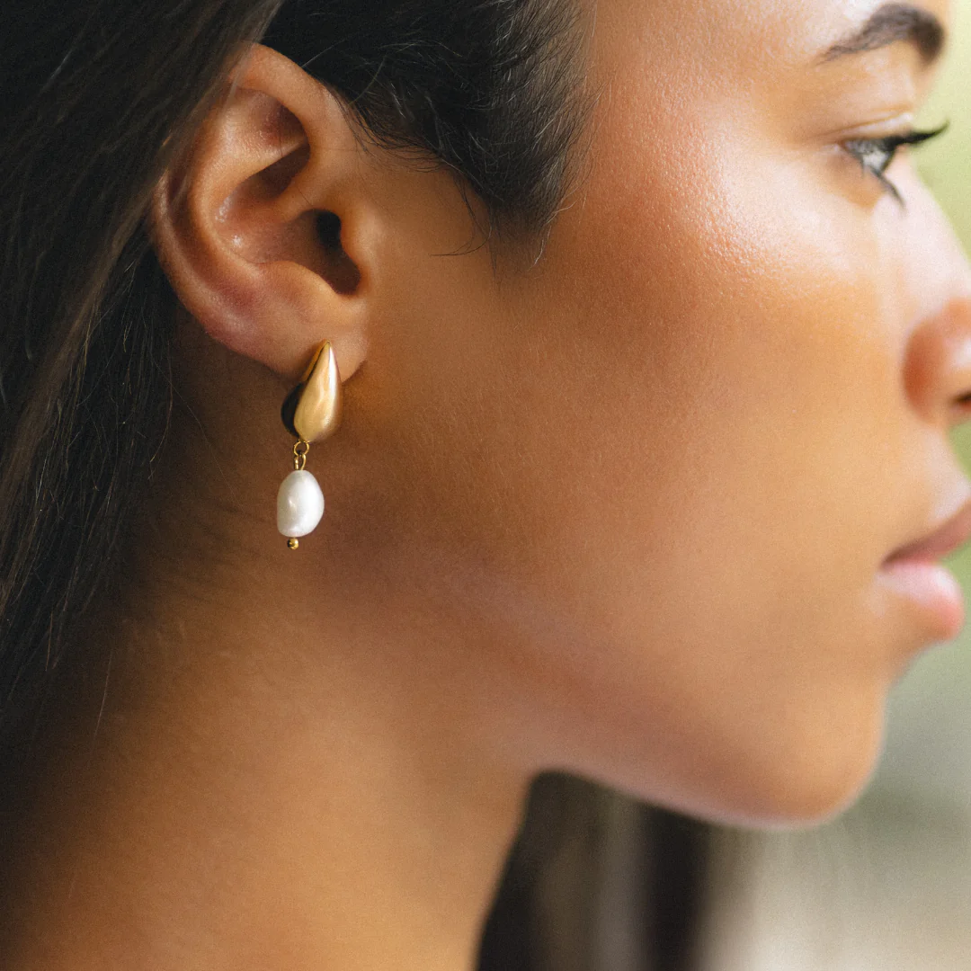Teardrop Pearl Earrings - Image 4
