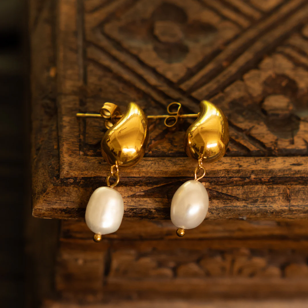 Teardrop Pearl Earrings - Image 5